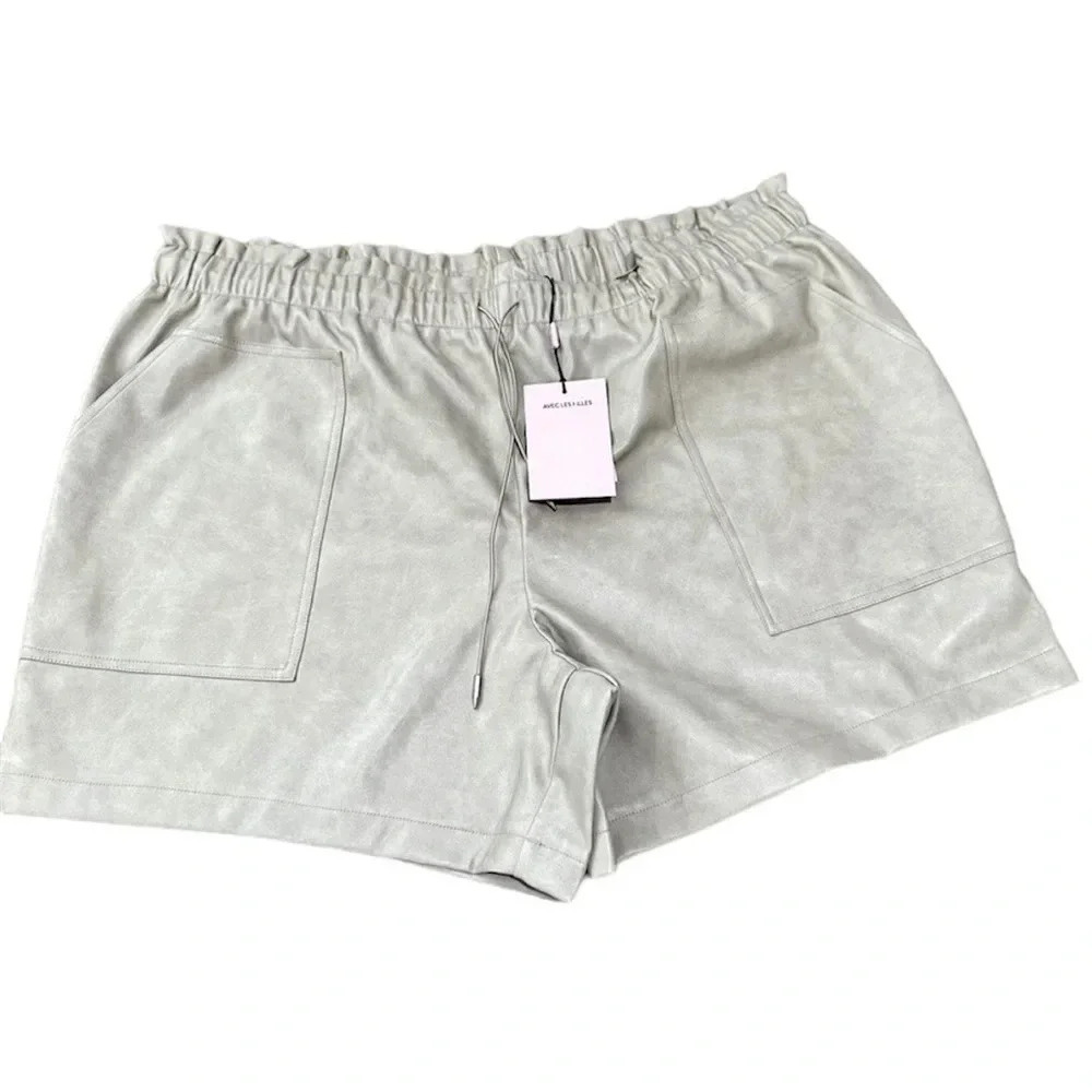 Avec Les Filles Faux-Ever Leather Shorts in Cream Scrunched Waist Size 2X NWT